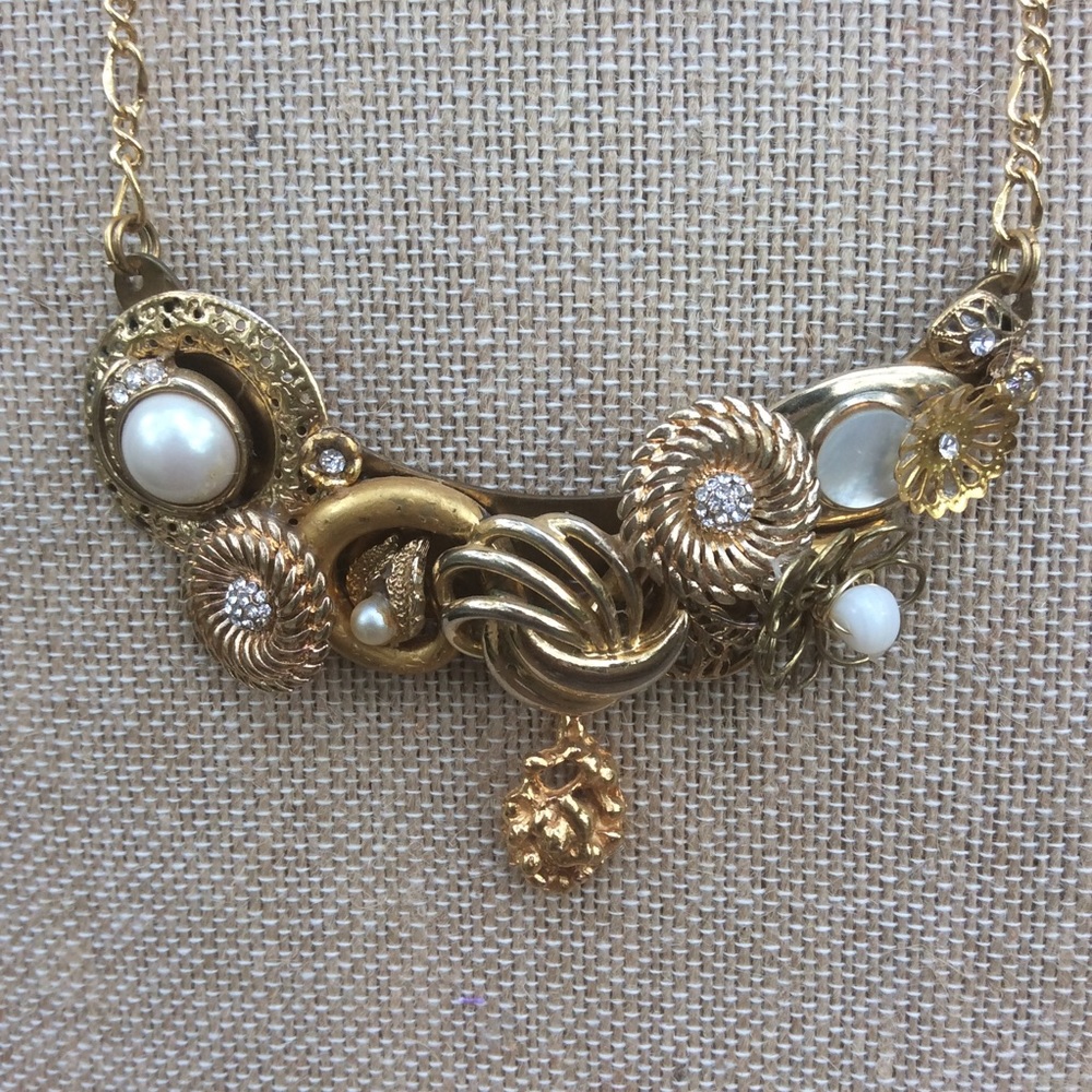 Assemblage necklace with vintage pieces - Picture 2 of 4